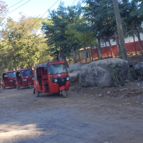 Pobladores de Matapalos piden reparacion de calle