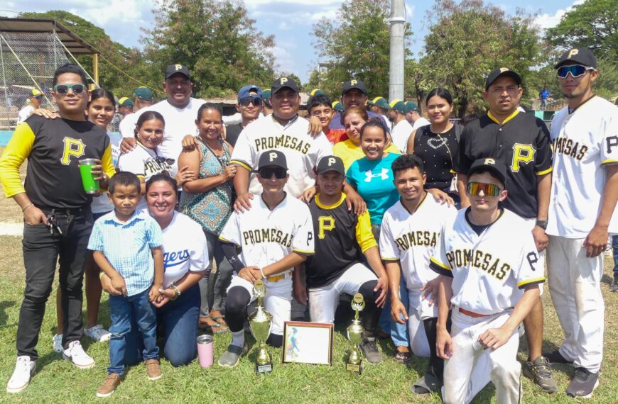 En una aceptable presentación de los equipos triunfeños se llevó a cabo el campeonato nacional en el diamante Celeo Arias Moncada quien desde el viernes recibió a los peloteros de la bola chica