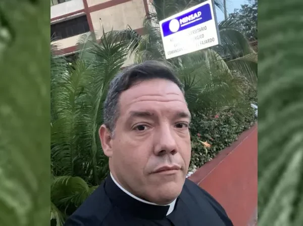 Sacerdote denuncia que le impidieron auxiliar espiritualmente a enfermo grave en hospital de Cuba